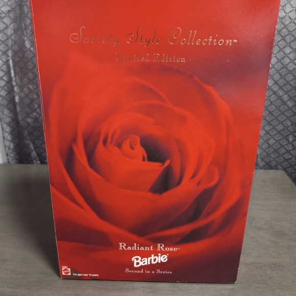 Mattel Radiant Rose Barbie Poupée 1996 NRFB #15061